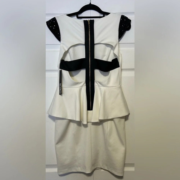 XOXO Peplum dress with open back design w/ jeweled shoulders Sz 11/12 Cream/Blk - Picture 5 of 7